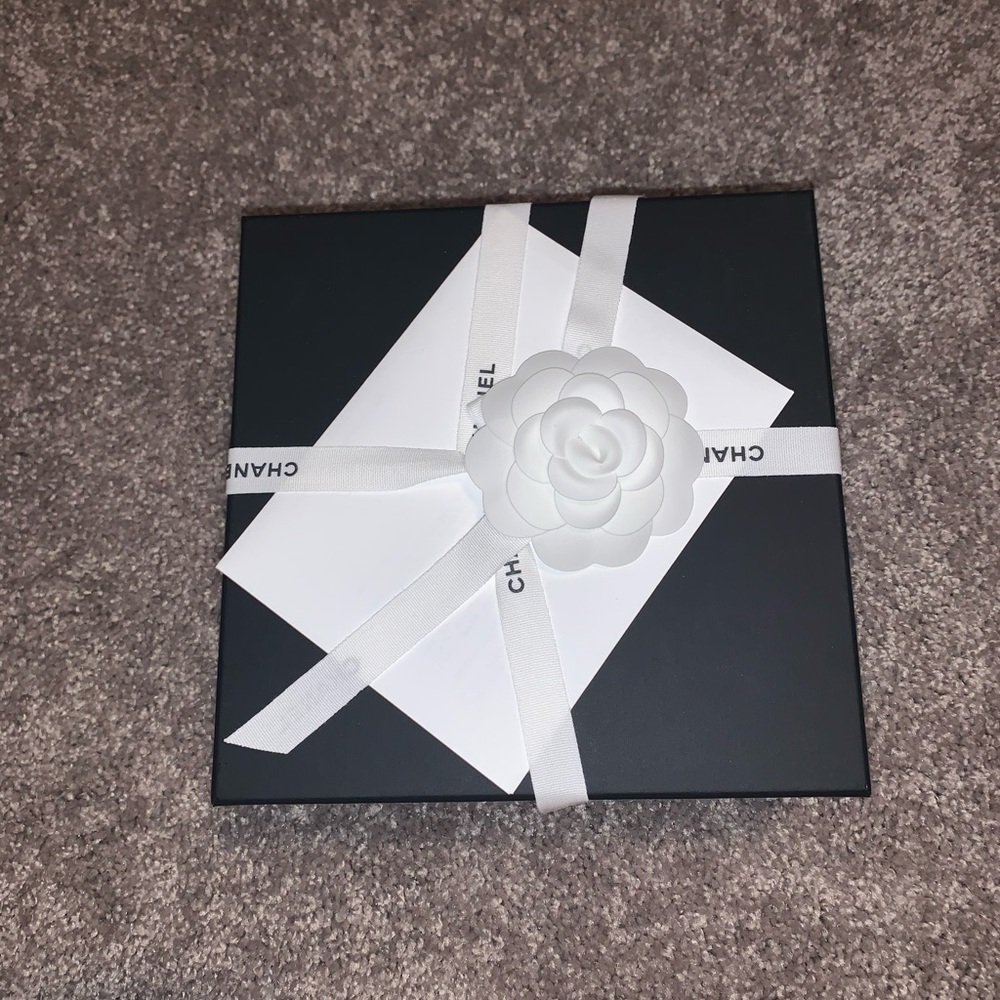 Chanel Box - Picture 3 of 3